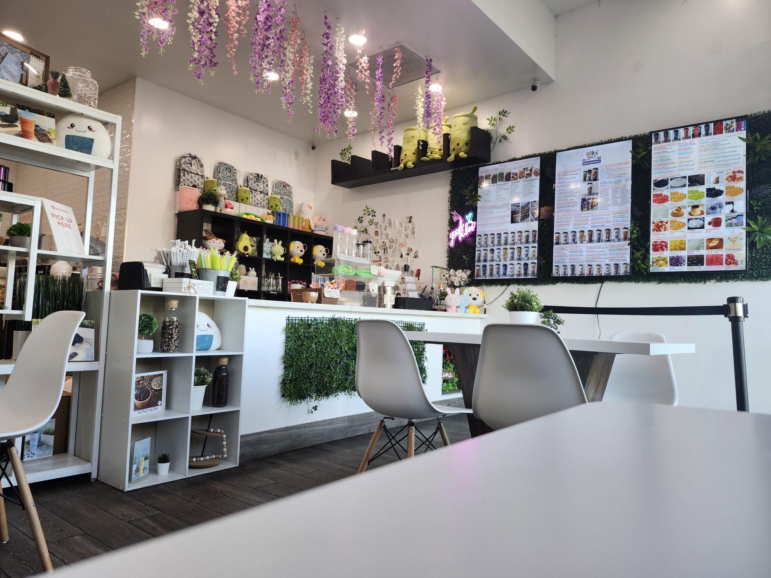 Bubble & Pearl’s open interior at Dos Lagos